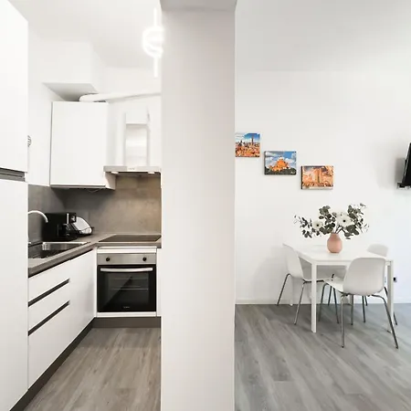 Апартаменты Pietramellara Apartment, Center, Station, Fiera *